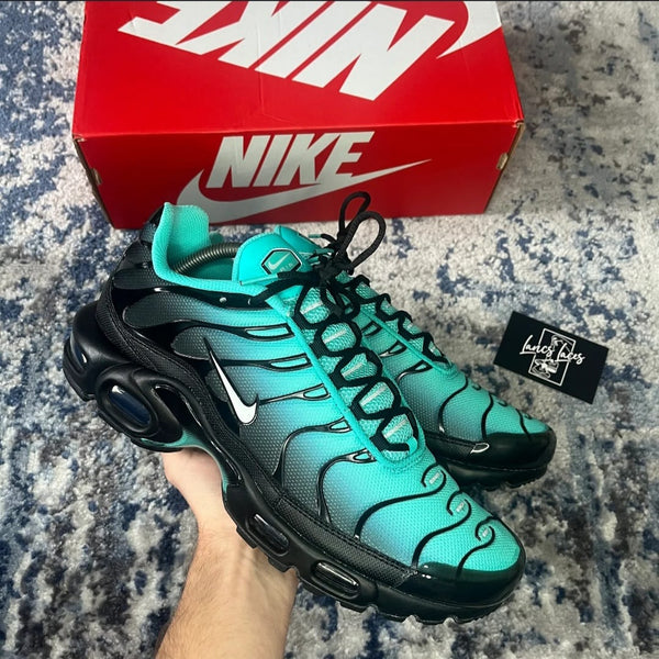 TENIS NIKE TN VERDES HOMBRE - QuieroMás Magazine