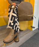 VÉLEZ LÍNEA PREMIUM – ¡Compra 1 y recibe 2! Botas + Mochila GRATIS