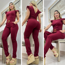 Elegancia en Movimiento: El Enterizo Scuba Crepe - QuieroMás Magazine