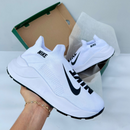 Tenis con Calcetín Nike - QuieroMás Magazine