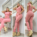 Elegancia en Movimiento: El Enterizo Scuba Crepe - QuieroMás Magazine