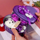 Caja Corazón con Peluche y Tres Rosas - QuieroMás Magazine